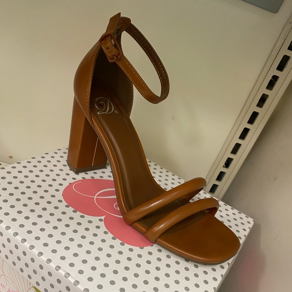 Delicious heels🤎